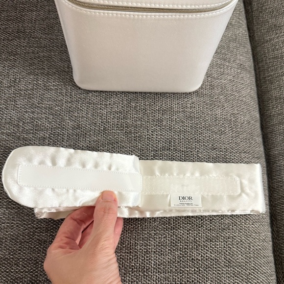 DIOR Prestige Lifestyle Set White Vanity Pouch Cotton Face Towel - Picture 15 of 16